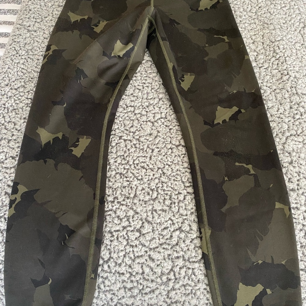 Lululemon Camo
Leggings